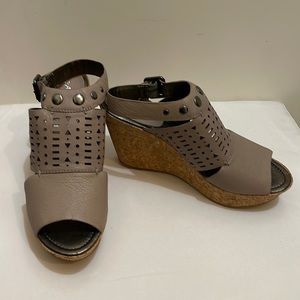 Reaction wedge shoes size 8